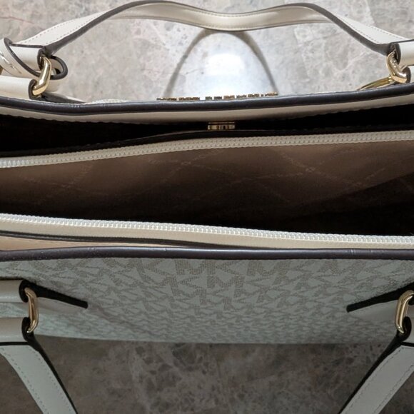 KORS RARE WHITE and GOLD MULTI Brand New with TAGS Set with RED CARPET Bag Charm - Picture 11 of 14